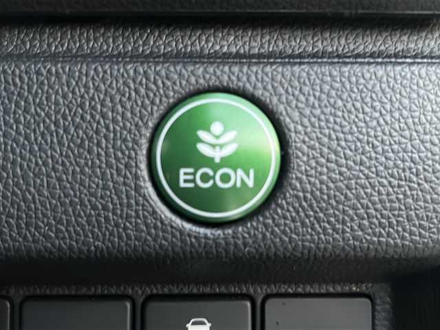 ホンダ フィット ハイブリット Fパッケージ 秋田県 2015(平27)年 8.1万km プレミアムホワイトパールⅡ ・ＥＴＣ/・純正ナビ/・Ｂｌｕｅｔｏｏｔｈ/・オートエアコン/・衝突軽減ブレーキ/・クルーズコントロール/・スマートキー/・スペアキー/・純正フロアマット