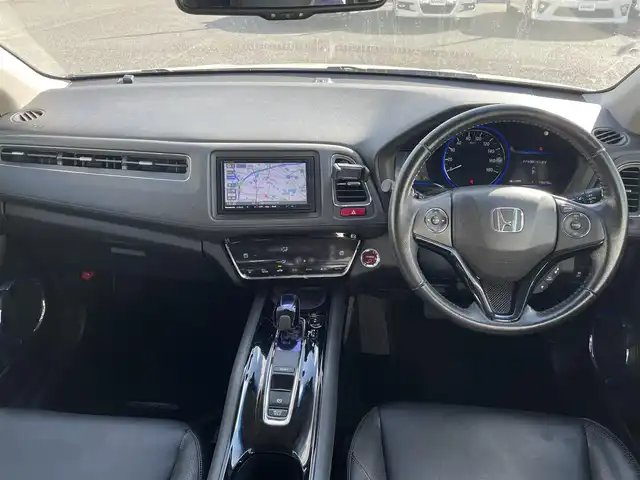 ホンダ ヴェゼル ハイブリッド Z 大阪府 2014(平26)年 13.1万km ホワイトオーキッドパール ”(株)IDOMが運営する【じしゃロン堺店】の自社ローン専用車両になります。/こちらは現金またはオートローンご利用時の価格です。自社ローンご希望の方は別途その旨お申付け下さい”