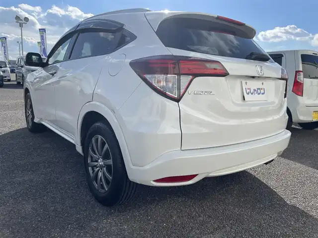 ホンダ ヴェゼル ハイブリッド Z 大阪府 2014(平26)年 13.1万km ホワイトオーキッドパール ”(株)IDOMが運営する【じしゃロン堺店】の自社ローン専用車両になります。/こちらは現金またはオートローンご利用時の価格です。自社ローンご希望の方は別途その旨お申付け下さい”