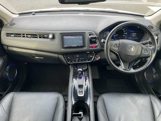 ホンダ ヴェゼル ハイブリッド Z 大阪府 2014(平26)年 13.1万km ホワイトオーキッドパール ”(株)IDOMが運営する【じしゃロン堺店】の自社ローン専用車両になります。/こちらは現金またはオートローンご利用時の価格です。自社ローンご希望の方は別途その旨お申付け下さい”