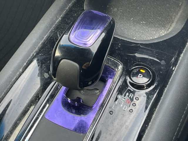 ホンダ ヴェゼル ハイブリッド Z 大阪府 2014(平26)年 13.1万km ホワイトオーキッドパール ”(株)IDOMが運営する【じしゃロン堺店】の自社ローン専用車両になります。/こちらは現金またはオートローンご利用時の価格です。自社ローンご希望の方は別途その旨お申付け下さい”