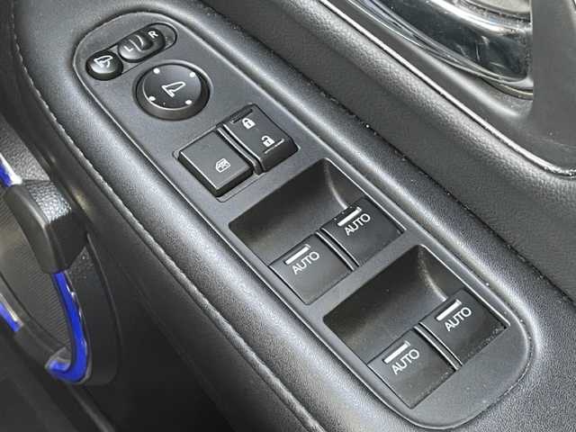 ホンダ ヴェゼル ハイブリッド Z 大阪府 2014(平26)年 13.1万km ホワイトオーキッドパール ”(株)IDOMが運営する【じしゃロン堺店】の自社ローン専用車両になります。/こちらは現金またはオートローンご利用時の価格です。自社ローンご希望の方は別途その旨お申付け下さい”