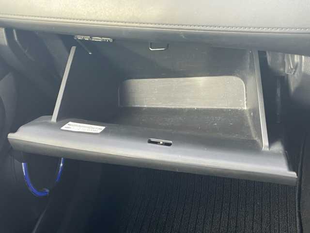 ホンダ ヴェゼル ハイブリッド Z 大阪府 2014(平26)年 13.1万km ホワイトオーキッドパール ”(株)IDOMが運営する【じしゃロン堺店】の自社ローン専用車両になります。/こちらは現金またはオートローンご利用時の価格です。自社ローンご希望の方は別途その旨お申付け下さい”