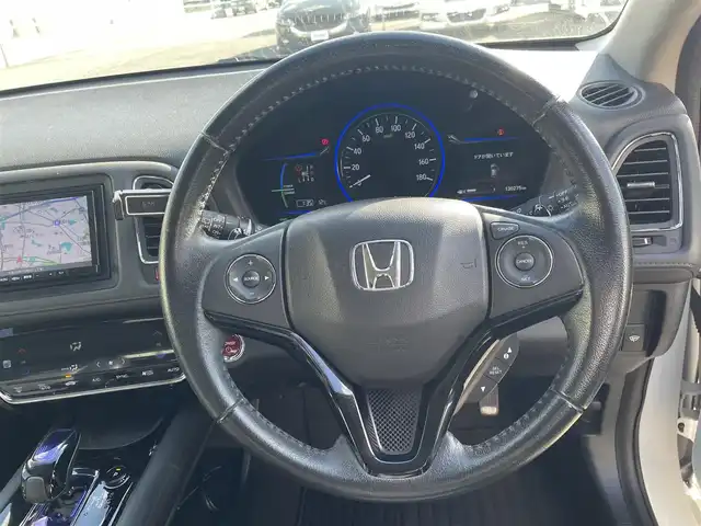 ホンダ ヴェゼル ハイブリッド Z 大阪府 2014(平26)年 13.1万km ホワイトオーキッドパール ”(株)IDOMが運営する【じしゃロン堺店】の自社ローン専用車両になります。/こちらは現金またはオートローンご利用時の価格です。自社ローンご希望の方は別途その旨お申付け下さい”