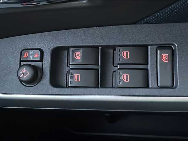 トヨタ ルーミー カスタムG 岐阜県 2022(令4)年 1.7万km パールホワイトⅢ 禁煙車/スマートアシスト/4WD/純正ナビ/フルセグTV/クルーズコントロール/衝突軽減ブレーキ/前後コーナーセンサー/アラウンドビューモニター/両側パワースライドドア/シートヒーター/アイドリングストップ/前後ドライブレコーダー/ビルトインETC2.0/純正フロアマット/純正アルミホイール/LEDヘッドライト/オートエアコン/オートライト/プッシュスタート/スマートキー