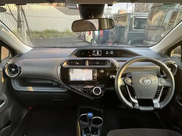 トヨタ アクア G 道央・札幌 2017(平29)年 10.7万km ブラッキッシュアゲハガラスフレーク ・ワンオーナー/・衝突軽減ブレーキ/・寒冷地仕様/・純正SDナビ/CD&DVD&BT&USB&HDMI&フルセグTV/・バックカメラ/・クルーズコントロール/・ETC/・ABS/・横滑り防止装置/・レーンキープアシスト/・盗難防止装置/・オートライト/・オートマチックハイビーム/・オートリトラミラー/・ウィンカーミラー/・ドアバイザー/・スマートキー/・スペアキー1本/・エンジンスターター/・保証書/・取扱説明書