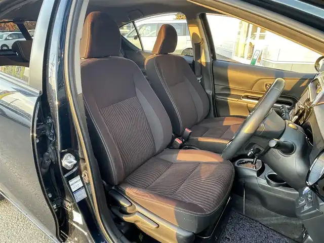 トヨタ アクア G 道央・札幌 2017(平29)年 10.7万km ブラッキッシュアゲハガラスフレーク ・ワンオーナー/・衝突軽減ブレーキ/・寒冷地仕様/・純正SDナビ/CD&DVD&BT&USB&HDMI&フルセグTV/・バックカメラ/・クルーズコントロール/・ETC/・ABS/・横滑り防止装置/・レーンキープアシスト/・盗難防止装置/・オートライト/・オートマチックハイビーム/・オートリトラミラー/・ウィンカーミラー/・ドアバイザー/・スマートキー/・スペアキー1本/・エンジンスターター/・保証書/・取扱説明書