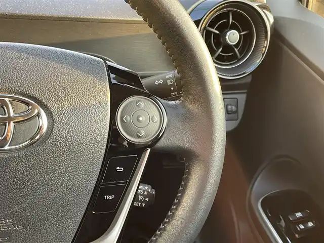 トヨタ アクア G 道央・札幌 2017(平29)年 10.7万km ブラッキッシュアゲハガラスフレーク ・ワンオーナー/・衝突軽減ブレーキ/・寒冷地仕様/・純正SDナビ/CD&DVD&BT&USB&HDMI&フルセグTV/・バックカメラ/・クルーズコントロール/・ETC/・ABS/・横滑り防止装置/・レーンキープアシスト/・盗難防止装置/・オートライト/・オートマチックハイビーム/・オートリトラミラー/・ウィンカーミラー/・ドアバイザー/・スマートキー/・スペアキー1本/・エンジンスターター/・保証書/・取扱説明書