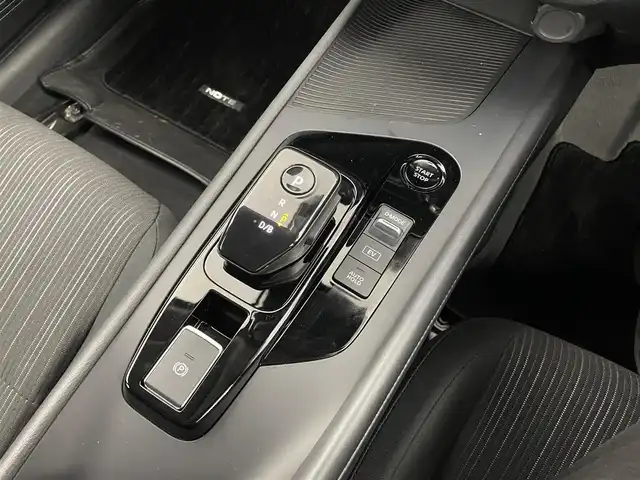 日産 ノート X 埼玉県 2024(令6)年 0.6万km ダークメタルグレー 純正ナビ/ AUX、Apple carPlay、AndroldAuto/フルセグTV/バックカメラ/スマートキー/踏み間違え防止機能/標識検知機能/インテリジェントエマージェンシーブレーキ