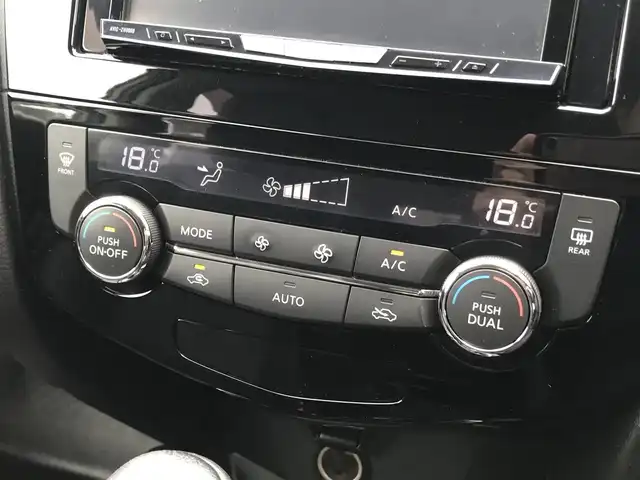 日産 エクストレイル ハイブリッド 20X エマージェンシーブレーキ 栃木県 2017(平29)年 12.8万km ダークメタルグレー 株)IDOMが運営する【じしゃロン小山店】の自社ローン専用車両になります。こちらは現金またはオートローンご利用時の価格です。自社ローンご希望の方は別途その旨お申付け下さい//禁煙車/スマートキー/プッシュスタート/ＥＴＣ/エマージェンシーブレーキ/車線逸脱警報/ドライブレコーダー/ルーフレール/ステアリングリモコン/電動格納ドアミラー/パワーウインドウ/防眩ミラー/オートライト