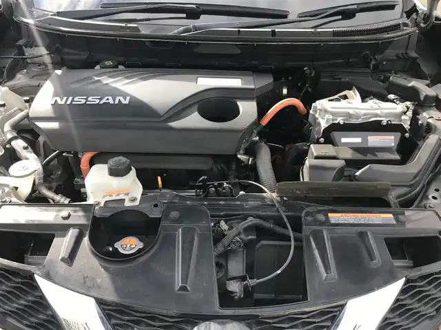 日産 エクストレイル ハイブリッド 20X エマージェンシーブレーキ 栃木県 2017(平29)年 12.8万km ダークメタルグレー 株)IDOMが運営する【じしゃロン小山店】の自社ローン専用車両になります。こちらは現金またはオートローンご利用時の価格です。自社ローンご希望の方は別途その旨お申付け下さい//禁煙車/スマートキー/プッシュスタート/ＥＴＣ/エマージェンシーブレーキ/車線逸脱警報/ドライブレコーダー/ルーフレール/ステアリングリモコン/電動格納ドアミラー/パワーウインドウ/防眩ミラー/オートライト