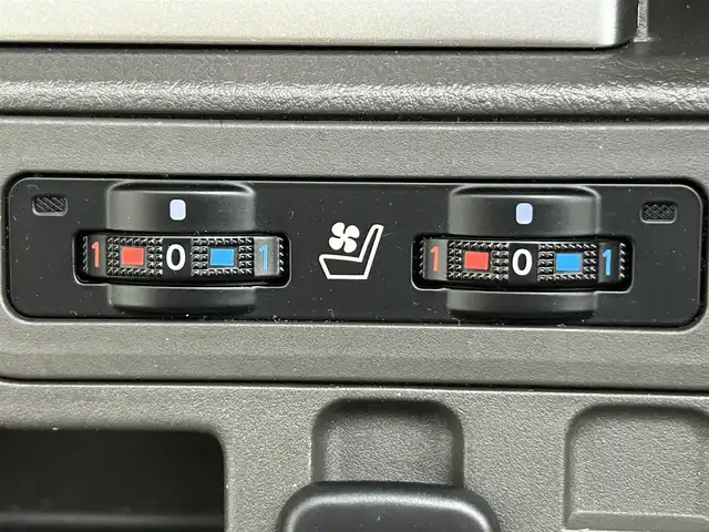 トヨタ ランドクルーザー プラド TX Lパッケージ 道央・札幌 2023(令5)年 2万km ホワイトパールクリスタルシャイン サンルーフ/モデリスタエアロ（前/後下）/ベージュレザーシート/ルーフレール/純正19インチAW/純正9インチSDナビ/（Bluetooth/フルセグTV)/プリクラッシュセーフティ/レーダークルーズコントロール/踏み間違い防止/オートハイビーム/ＬＥＤヘッドライト（Auto付）/LEDフォグランプ/ビルトインＥＴＣ/バックカメラ/シートヒーター（D/N）/エアシート（D/N）/パワーシート（D/N）/コンビハンドル/ISOFIX/ステアリングスイッチ/チルトステアリング/シートリフター/ウインカーミラー