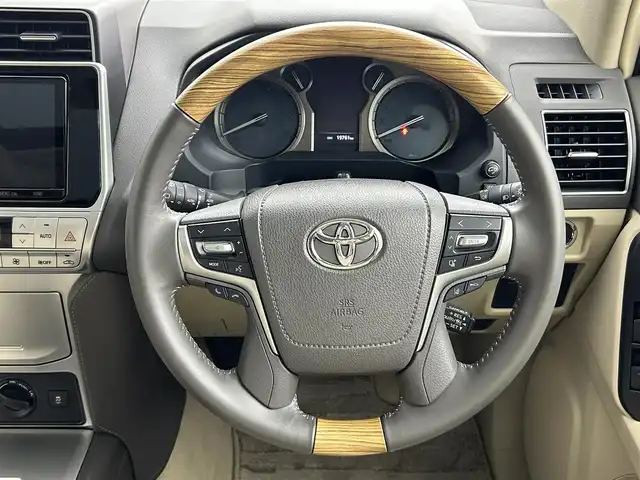 トヨタ ランドクルーザー プラド TX Lパッケージ 道央・札幌 2023(令5)年 2万km ホワイトパールクリスタルシャイン サンルーフ/モデリスタエアロ（前/後下）/ベージュレザーシート/ルーフレール/純正19インチAW/純正9インチSDナビ/（Bluetooth/フルセグTV)/プリクラッシュセーフティ/レーダークルーズコントロール/踏み間違い防止/オートハイビーム/ＬＥＤヘッドライト（Auto付）/LEDフォグランプ/ビルトインＥＴＣ/バックカメラ/シートヒーター（D/N）/エアシート（D/N）/パワーシート（D/N）/コンビハンドル/ISOFIX/ステアリングスイッチ/チルトステアリング/シートリフター/ウインカーミラー