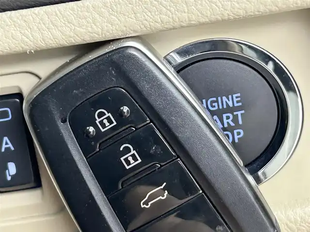 トヨタ ランドクルーザー プラド TX Lパッケージ 道央・札幌 2023(令5)年 2万km ホワイトパールクリスタルシャイン サンルーフ/モデリスタエアロ（前/後下）/ベージュレザーシート/ルーフレール/純正19インチAW/純正9インチSDナビ/（Bluetooth/フルセグTV)/プリクラッシュセーフティ/レーダークルーズコントロール/踏み間違い防止/オートハイビーム/ＬＥＤヘッドライト（Auto付）/LEDフォグランプ/ビルトインＥＴＣ/バックカメラ/シートヒーター（D/N）/エアシート（D/N）/パワーシート（D/N）/コンビハンドル/ISOFIX/ステアリングスイッチ/チルトステアリング/シートリフター/ウインカーミラー