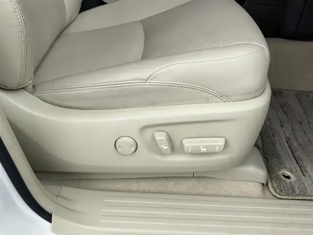 トヨタ ランドクルーザー プラド TX Lパッケージ 道央・札幌 2023(令5)年 2万km ホワイトパールクリスタルシャイン サンルーフ/モデリスタエアロ（前/後下）/ベージュレザーシート/ルーフレール/純正19インチAW/純正9インチSDナビ/（Bluetooth/フルセグTV)/プリクラッシュセーフティ/レーダークルーズコントロール/踏み間違い防止/オートハイビーム/ＬＥＤヘッドライト（Auto付）/LEDフォグランプ/ビルトインＥＴＣ/バックカメラ/シートヒーター（D/N）/エアシート（D/N）/パワーシート（D/N）/コンビハンドル/ISOFIX/ステアリングスイッチ/チルトステアリング/シートリフター/ウインカーミラー