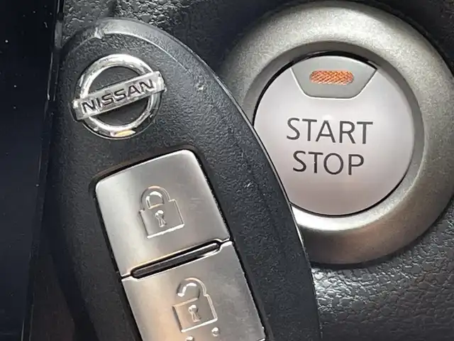 日産 ノート e－パワー X 福岡県 2016(平28)年 3.5万km ブリリアントシルバー 純正ナビ（ＭＭ３１６Ｄ－Ｗ）/フルセグTV/CD/DVD/SD/AUX/全周囲カメラ/衝突軽減/デジタルインナーミラー/レーンアシスト/コーナーセンサー/ＬＥＤヘッドライト/ＥＴＣ/スマートキー/プッシュスタート/オートライト