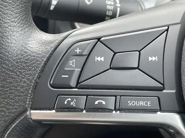 日産 ノート e－パワー X 福岡県 2016(平28)年 3.5万km ブリリアントシルバー 純正ナビ（ＭＭ３１６Ｄ－Ｗ）/フルセグTV/CD/DVD/SD/AUX/全周囲カメラ/衝突軽減/デジタルインナーミラー/レーンアシスト/コーナーセンサー/ＬＥＤヘッドライト/ＥＴＣ/スマートキー/プッシュスタート/オートライト