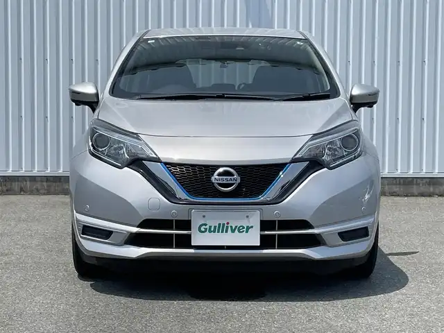 日産 ノート e－パワー X 福岡県 2016(平28)年 3.5万km ブリリアントシルバー 純正ナビ（ＭＭ３１６Ｄ－Ｗ）/フルセグTV/CD/DVD/SD/AUX/全周囲カメラ/衝突軽減/デジタルインナーミラー/レーンアシスト/コーナーセンサー/ＬＥＤヘッドライト/ＥＴＣ/スマートキー/プッシュスタート/オートライト