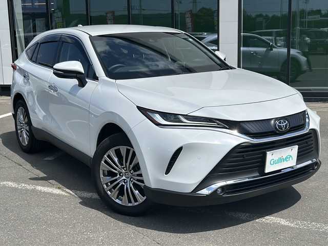 トヨタ ハリアー Z 道東・釧路十勝 2022(令4)年 3.5万km プラチナホワイトパールマイカ ・ワンオーナー/・４WD/・12.3インチ大画面HDディスプレイ通信型ナビ/（AM・FM・BT・USB・ フルセグ・apple・androidauto）/・アラウンドビューモニター/・パワーバックドア/・JBLサウンド/・トヨタセーフティセンス/・パーキングサポートブレーキ/・ロードサインアシスト/・運転席パワーシート/・前後コーナーセンサー/・前後ドライブレコーダー/・レーダークルーズコントロール/・LEDヘッドライト/・オートハイビーム/・ハーフレザーシート/・純正フロアマット/・純正19インチアルミホイール/・スマートキー/・プッシュスタート/・ビルトインETC2.0/・デジタルインナーミラー/・横滑り防止装置/・社外AW付冬タイヤ積込/(225/55/19 BS 2022年製造　７mm）/・保証書/・取扱説明書