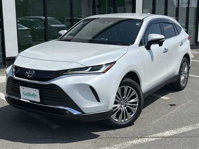 トヨタ ハリアー Z 道東・釧路十勝 2022(令4)年 3.5万km プラチナホワイトパールマイカ ・ワンオーナー/・４WD/・12.3インチ大画面HDディスプレイ通信型ナビ/（AM・FM・BT・USB・ フルセグ・apple・androidauto）/・アラウンドビューモニター/・パワーバックドア/・JBLサウンド/・トヨタセーフティセンス/・パーキングサポートブレーキ/・ロードサインアシスト/・運転席パワーシート/・前後コーナーセンサー/・前後ドライブレコーダー/・レーダークルーズコントロール/・LEDヘッドライト/・オートハイビーム/・ハーフレザーシート/・純正フロアマット/・純正19インチアルミホイール/・スマートキー/・プッシュスタート/・ビルトインETC2.0/・デジタルインナーミラー/・横滑り防止装置/・社外AW付冬タイヤ積込/(225/55/19 BS 2022年製造　７mm）/・保証書/・取扱説明書