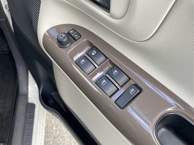 ダイハツ ムーヴ キャンバス X LTD メイクアッフ SA Ⅱ 岩手県 2017(平29)年 7.1万km パールホワイトⅢ/ナチュラルベージュマイカメタリック 2トーン スマートアシスト　誤発進誤後進抑制機能　車線逸脱警報機能　純正ナビ　ＣＤ　ＤＶＤ　フルセグ　Ｂｌｕｅｔｏｏｔｈ　バックカメラ　両側パワースライドドア　ＥＴＣ　オートライト　スマートキー　Ｆフォグ