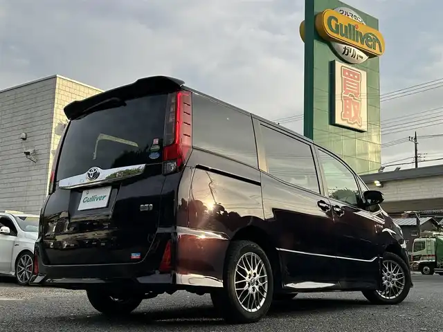 トヨタ ノア ハイブリッド Si 東京都 2016(平28)年 4.4万km ボルドーマイカメタリック ワンオーナー/純正9インチナビ/フルセグTV／Bluetoothオーディオ／DVD再生/バックカメラ/12.1型フリップダウンモニター(V12T-R66C)/両側パワースライドドア/純正ETC2.0/LEDヘッドランプ/トヨタセーフティセンス/スマートキー×2