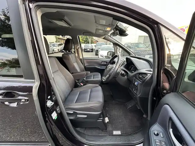 トヨタ ノア ハイブリッド Si 東京都 2016(平28)年 4.4万km ボルドーマイカメタリック ワンオーナー/純正9インチナビ/フルセグTV／Bluetoothオーディオ／DVD再生/バックカメラ/12.1型フリップダウンモニター(V12T-R66C)/両側パワースライドドア/純正ETC2.0/LEDヘッドランプ/トヨタセーフティセンス/スマートキー×2