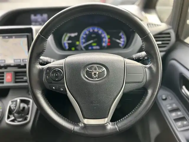 トヨタ ノア ハイブリッド Si 東京都 2016(平28)年 4.4万km ボルドーマイカメタリック ワンオーナー/純正9インチナビ/フルセグTV／Bluetoothオーディオ／DVD再生/バックカメラ/12.1型フリップダウンモニター(V12T-R66C)/両側パワースライドドア/純正ETC2.0/LEDヘッドランプ/トヨタセーフティセンス/スマートキー×2