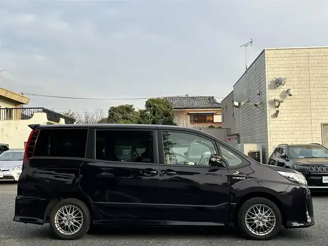 トヨタ ノア ハイブリッド Si 東京都 2016(平28)年 4.4万km ボルドーマイカメタリック ワンオーナー/純正9インチナビ/フルセグTV／Bluetoothオーディオ／DVD再生/バックカメラ/12.1型フリップダウンモニター(V12T-R66C)/両側パワースライドドア/純正ETC2.0/LEDヘッドランプ/トヨタセーフティセンス/スマートキー×2