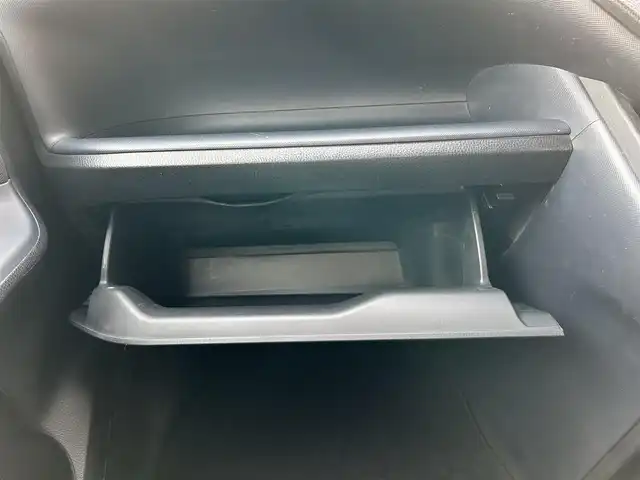 トヨタ ノア ハイブリッド Si 東京都 2016(平28)年 4.4万km ボルドーマイカメタリック ワンオーナー/純正9インチナビ/フルセグTV／Bluetoothオーディオ／DVD再生/バックカメラ/12.1型フリップダウンモニター(V12T-R66C)/両側パワースライドドア/純正ETC2.0/LEDヘッドランプ/トヨタセーフティセンス/スマートキー×2