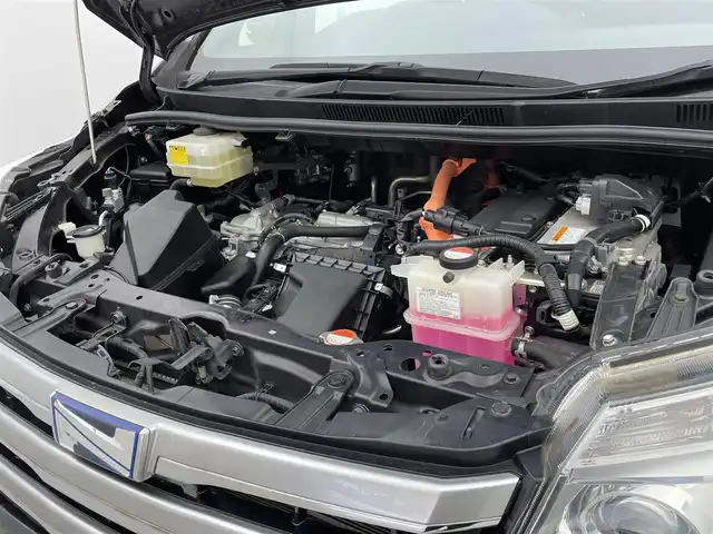 トヨタ ノア ハイブリッド Si 宮城県 2016(平28)年 4.4万km ボルドーマイカメタリック 純正9型ナビ/後席モニター/両側パワースライドドア/プリクラッシュセーフティ/レーンディパーチャーアラート/オートマチックハイビーム/バックモニター/ETC2.0/フロントウィンドウ熱線/LEDヘッドランプ/フォグランプ/フルセグTV/Bluetoothオーディオ/CD/DVD/スマートキー/禁煙車