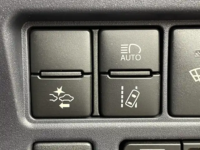 トヨタ ノア ハイブリッド Si 宮城県 2016(平28)年 4.4万km ボルドーマイカメタリック 純正9型ナビ/後席モニター/両側パワースライドドア/プリクラッシュセーフティ/レーンディパーチャーアラート/オートマチックハイビーム/バックモニター/ETC2.0/フロントウィンドウ熱線/LEDヘッドランプ/フォグランプ/フルセグTV/Bluetoothオーディオ/CD/DVD/スマートキー/禁煙車