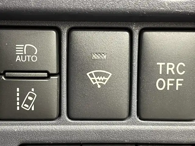 トヨタ ノア ハイブリッド Si 宮城県 2016(平28)年 4.4万km ボルドーマイカメタリック 純正9型ナビ/後席モニター/両側パワースライドドア/プリクラッシュセーフティ/レーンディパーチャーアラート/オートマチックハイビーム/バックモニター/ETC2.0/フロントウィンドウ熱線/LEDヘッドランプ/フォグランプ/フルセグTV/Bluetoothオーディオ/CD/DVD/スマートキー/禁煙車