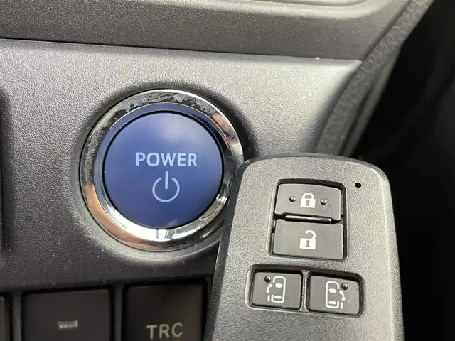 トヨタ ノア ハイブリッド Si 宮城県 2016(平28)年 4.4万km ボルドーマイカメタリック 純正9型ナビ/後席モニター/両側パワースライドドア/プリクラッシュセーフティ/レーンディパーチャーアラート/オートマチックハイビーム/バックモニター/ETC2.0/フロントウィンドウ熱線/LEDヘッドランプ/フォグランプ/フルセグTV/Bluetoothオーディオ/CD/DVD/スマートキー/禁煙車