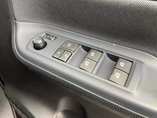 トヨタ ノア ハイブリッド Si 宮城県 2016(平28)年 4.4万km ボルドーマイカメタリック 純正9型ナビ/後席モニター/両側パワースライドドア/プリクラッシュセーフティ/レーンディパーチャーアラート/オートマチックハイビーム/バックモニター/ETC2.0/フロントウィンドウ熱線/LEDヘッドランプ/フォグランプ/フルセグTV/Bluetoothオーディオ/CD/DVD/スマートキー/禁煙車