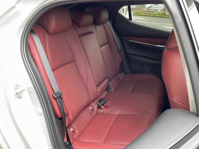 マツダ マツダ３ファストバック 20S ツーリング 京都府 2024(令6)年 1.7万km プラチナクォーツメタリック 純正メーカーナビ　全周囲カメラ　Ｂｌｕｅｔｏｏｔｈオーディオ　フルセグ　ＵＳＢ接続　レーダークルーズ　ブラインドスポットモニター　ステアリングヒーター　シートヒーター　コーナーセンサー　　ドラレコ