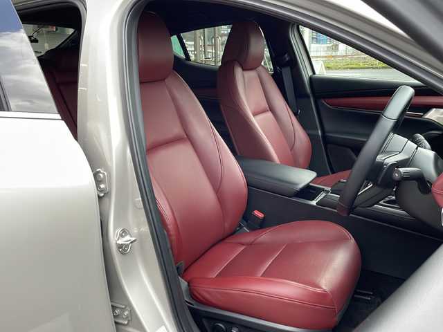 マツダ マツダ３ファストバック 20S ツーリング 京都府 2024(令6)年 1.7万km プラチナクォーツメタリック 純正メーカーナビ　全周囲カメラ　Ｂｌｕｅｔｏｏｔｈオーディオ　フルセグ　ＵＳＢ接続　レーダークルーズ　ブラインドスポットモニター　ステアリングヒーター　シートヒーター　コーナーセンサー　　ドラレコ