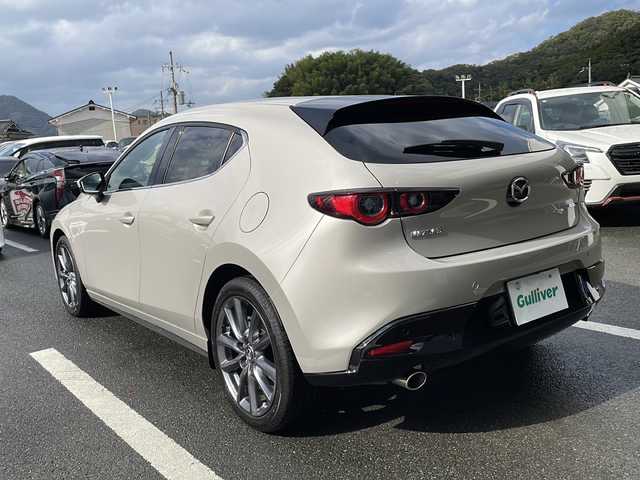 マツダ マツダ３ファストバック 20S ツーリング 京都府 2024(令6)年 1.7万km プラチナクォーツメタリック 純正メーカーナビ　全周囲カメラ　Ｂｌｕｅｔｏｏｔｈオーディオ　フルセグ　ＵＳＢ接続　レーダークルーズ　ブラインドスポットモニター　ステアリングヒーター　シートヒーター　コーナーセンサー　　ドラレコ