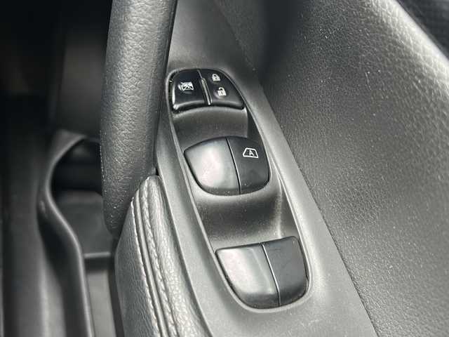 日産 エクストレイル 20X エマージェンシーブレーキ 静岡県 2016(平28)年 7.4万km ブリリアントシルバー 純正ナビ/・FM/AM/・CD/・フルセグTV/・Bluetooth/主要装備/・バックカメラ/・エマージェンシーブレーキ/・１６インチ社外アルミ/・ルーフキャリア/・前席シートヒーター/・アイドリングストップ/・横滑り防止装置/・フォグランプ/・クリアランスソナー/・車線逸脱警報/・コーナリングスタビリティアシスト/・アクティブエンジンブレーキ/・プッシュスタート