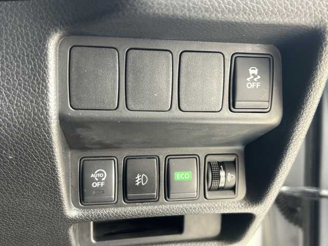 日産 エクストレイル 20X エマージェンシーブレーキ 静岡県 2016(平28)年 7.4万km ブリリアントシルバー 純正ナビ/・FM/AM/・CD/・フルセグTV/・Bluetooth/主要装備/・バックカメラ/・エマージェンシーブレーキ/・１６インチ社外アルミ/・ルーフキャリア/・前席シートヒーター/・アイドリングストップ/・横滑り防止装置/・フォグランプ/・クリアランスソナー/・車線逸脱警報/・コーナリングスタビリティアシスト/・アクティブエンジンブレーキ/・プッシュスタート