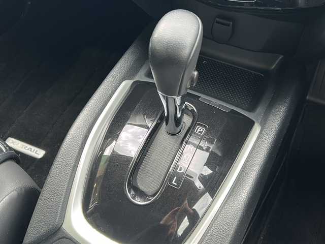 日産 エクストレイル 20X エマージェンシーブレーキ 静岡県 2016(平28)年 7.4万km ブリリアントシルバー 純正ナビ/・FM/AM/・CD/・フルセグTV/・Bluetooth/主要装備/・バックカメラ/・エマージェンシーブレーキ/・１６インチ社外アルミ/・ルーフキャリア/・前席シートヒーター/・アイドリングストップ/・横滑り防止装置/・フォグランプ/・クリアランスソナー/・車線逸脱警報/・コーナリングスタビリティアシスト/・アクティブエンジンブレーキ/・プッシュスタート