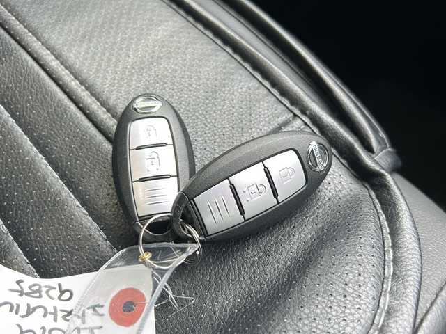 日産 エクストレイル 20X エマージェンシーブレーキ 静岡県 2016(平28)年 7.4万km ブリリアントシルバー 純正ナビ/・FM/AM/・CD/・フルセグTV/・Bluetooth/主要装備/・バックカメラ/・エマージェンシーブレーキ/・１６インチ社外アルミ/・ルーフキャリア/・前席シートヒーター/・アイドリングストップ/・横滑り防止装置/・フォグランプ/・クリアランスソナー/・車線逸脱警報/・コーナリングスタビリティアシスト/・アクティブエンジンブレーキ/・プッシュスタート