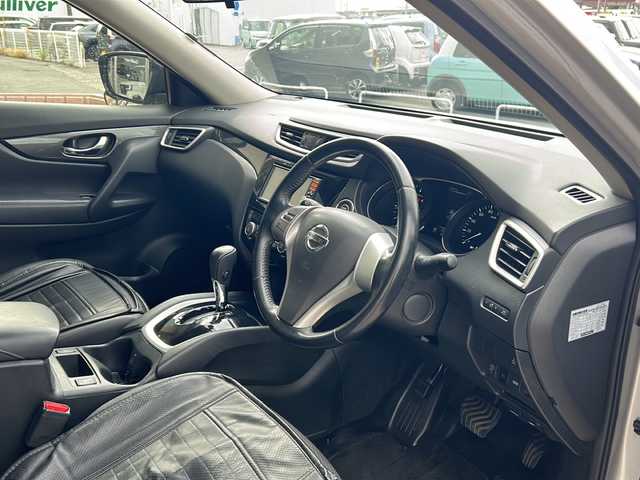 日産 エクストレイル 20X エマージェンシーブレーキ 静岡県 2016(平28)年 7.4万km ブリリアントシルバー 純正ナビ/・FM/AM/・CD/・フルセグTV/・Bluetooth/主要装備/・バックカメラ/・エマージェンシーブレーキ/・１６インチ社外アルミ/・ルーフキャリア/・前席シートヒーター/・アイドリングストップ/・横滑り防止装置/・フォグランプ/・クリアランスソナー/・車線逸脱警報/・コーナリングスタビリティアシスト/・アクティブエンジンブレーキ/・プッシュスタート