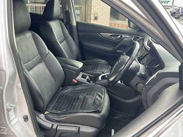 日産 エクストレイル 20X エマージェンシーブレーキ 静岡県 2016(平28)年 7.4万km ブリリアントシルバー 純正ナビ/・FM/AM/・CD/・フルセグTV/・Bluetooth/主要装備/・バックカメラ/・エマージェンシーブレーキ/・１６インチ社外アルミ/・ルーフキャリア/・前席シートヒーター/・アイドリングストップ/・横滑り防止装置/・フォグランプ/・クリアランスソナー/・車線逸脱警報/・コーナリングスタビリティアシスト/・アクティブエンジンブレーキ/・プッシュスタート