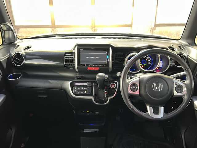 ホンダ Ｎ ＢＯＸ カスタム G ターボ Lパッケージ 東京都 2015(平27)年 7万km スマートブラック (株)IDOMが運営する【じしゃロン国分寺店】の自社ローン対象車両になります。こちらは現金ご利用時の価格です。自社ローンご希望の方は別途その旨お申付け下さい。/純正ナビ(地図SDカードなし)/両側パワースライドドア/バックカメラ/クルーズコントロール/ステアリングスイッチ/パドルシフト/スマートキー/純正アルミホイール/プッシュスタート