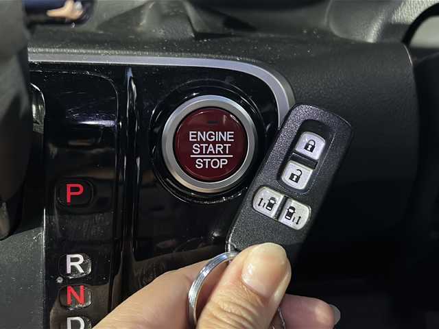 ホンダ Ｎ ＢＯＸ カスタム G ターボ Lパッケージ 東京都 2015(平27)年 7万km スマートブラック (株)IDOMが運営する【じしゃロン国分寺店】の自社ローン対象車両になります。こちらは現金ご利用時の価格です。自社ローンご希望の方は別途その旨お申付け下さい。/純正ナビ(地図SDカードなし)/両側パワースライドドア/バックカメラ/クルーズコントロール/ステアリングスイッチ/パドルシフト/スマートキー/純正アルミホイール/プッシュスタート