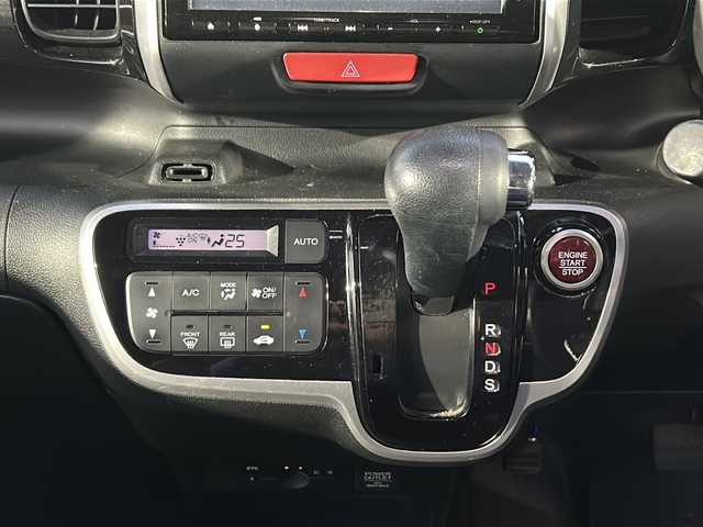 ホンダ Ｎ ＢＯＸ カスタム G ターボ Lパッケージ 東京都 2015(平27)年 7万km スマートブラック (株)IDOMが運営する【じしゃロン国分寺店】の自社ローン対象車両になります。こちらは現金ご利用時の価格です。自社ローンご希望の方は別途その旨お申付け下さい。/純正ナビ(地図SDカードなし)/両側パワースライドドア/バックカメラ/クルーズコントロール/ステアリングスイッチ/パドルシフト/スマートキー/純正アルミホイール/プッシュスタート