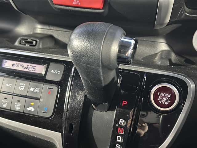 ホンダ Ｎ ＢＯＸ カスタム G ターボ Lパッケージ 東京都 2015(平27)年 7万km スマートブラック (株)IDOMが運営する【じしゃロン国分寺店】の自社ローン対象車両になります。こちらは現金ご利用時の価格です。自社ローンご希望の方は別途その旨お申付け下さい。/純正ナビ(地図SDカードなし)/両側パワースライドドア/バックカメラ/クルーズコントロール/ステアリングスイッチ/パドルシフト/スマートキー/純正アルミホイール/プッシュスタート