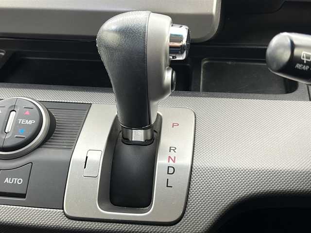 ホンダ フリード ハイブリット ジャストセレクション 宮城県 2015(平27)年 8.8万km ホワイトオーキッドパール 禁煙車/両側パワースライドドア/社外7インチナビ/（BT.CD.DVD.AUX.USB.SD）/バックカメラ/フルセグテレビ/ビルトインETC/革巻きステアリング/ステアリングスイッチ/プッシュスタート/スマートキー/スペアキー/ハーフレザーシート/純正フロアマット/純正15インチアルミホイール/社外15インチアルミホイール付冬タイヤ積込/横滑り防止機能/オートライト/パワーステアリング/パワーウインドウ