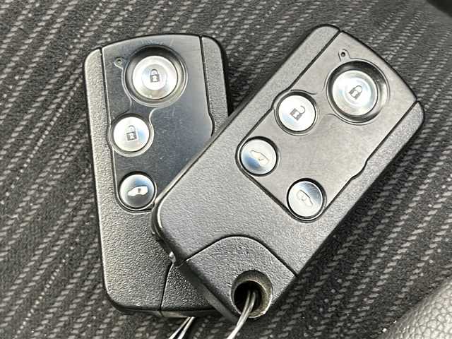 ホンダ フリード ハイブリット ジャストセレクション 宮城県 2015(平27)年 8.8万km ホワイトオーキッドパール 禁煙車/両側パワースライドドア/社外7インチナビ/（BT.CD.DVD.AUX.USB.SD）/バックカメラ/フルセグテレビ/ビルトインETC/革巻きステアリング/ステアリングスイッチ/プッシュスタート/スマートキー/スペアキー/ハーフレザーシート/純正フロアマット/純正15インチアルミホイール/社外15インチアルミホイール付冬タイヤ積込/横滑り防止機能/オートライト/パワーステアリング/パワーウインドウ